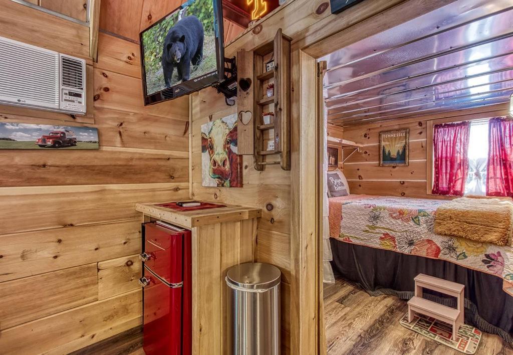 The Tiny Barn, 1089 Free Tickets Each Paid Day, Dollywood And More Sevierville Extérieur photo