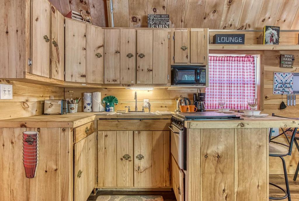 The Tiny Barn, 1089 Free Tickets Each Paid Day, Dollywood And More Sevierville Extérieur photo